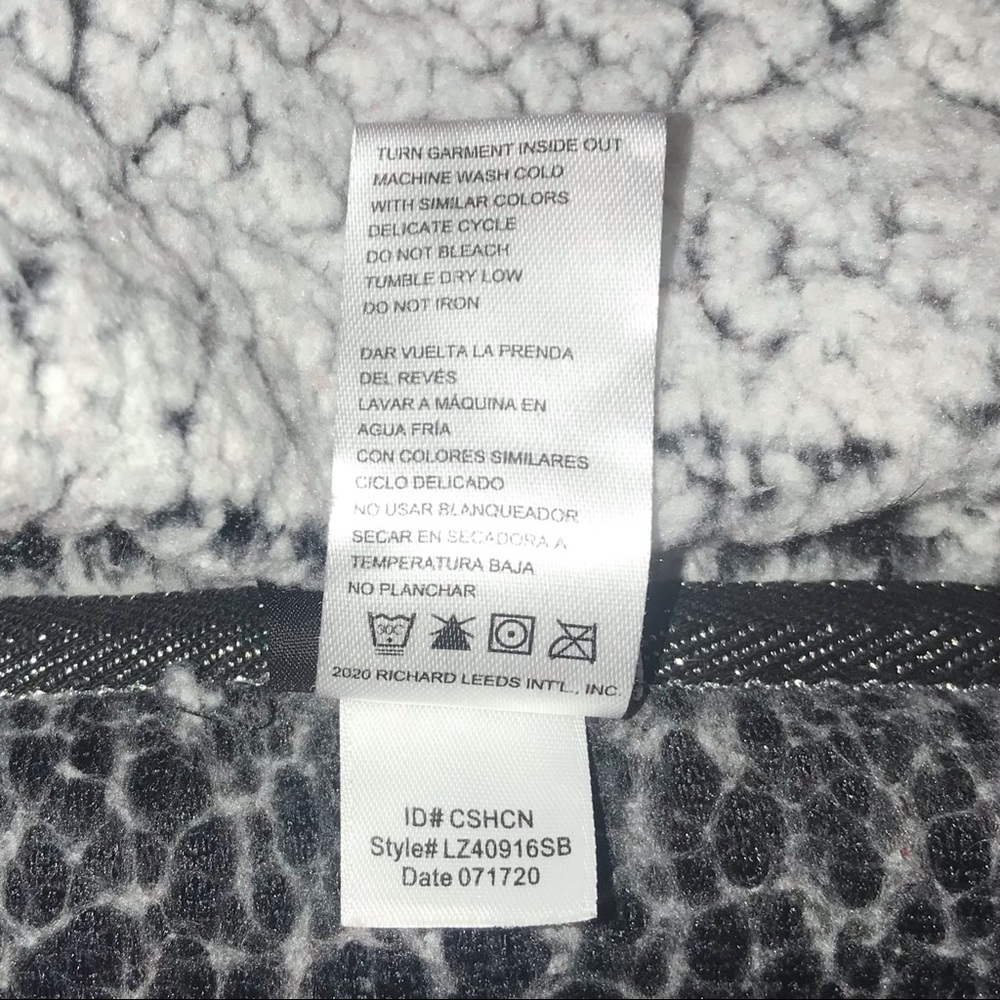 Disney The Night Before Christmas Gray Sherpa Fleece Jack Skellington Pajama Top - Picture 9 of 9